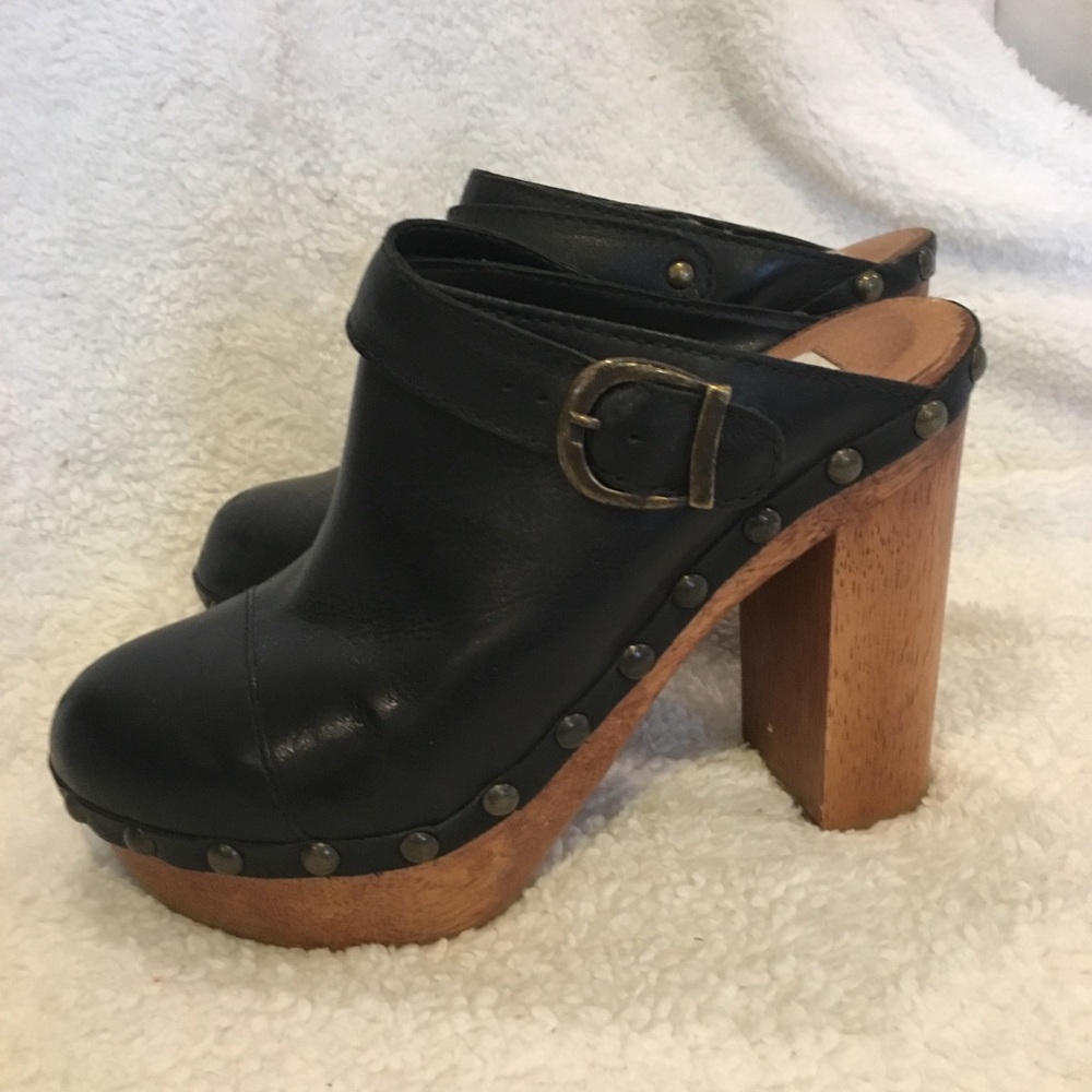 Steve Madden platform clogs